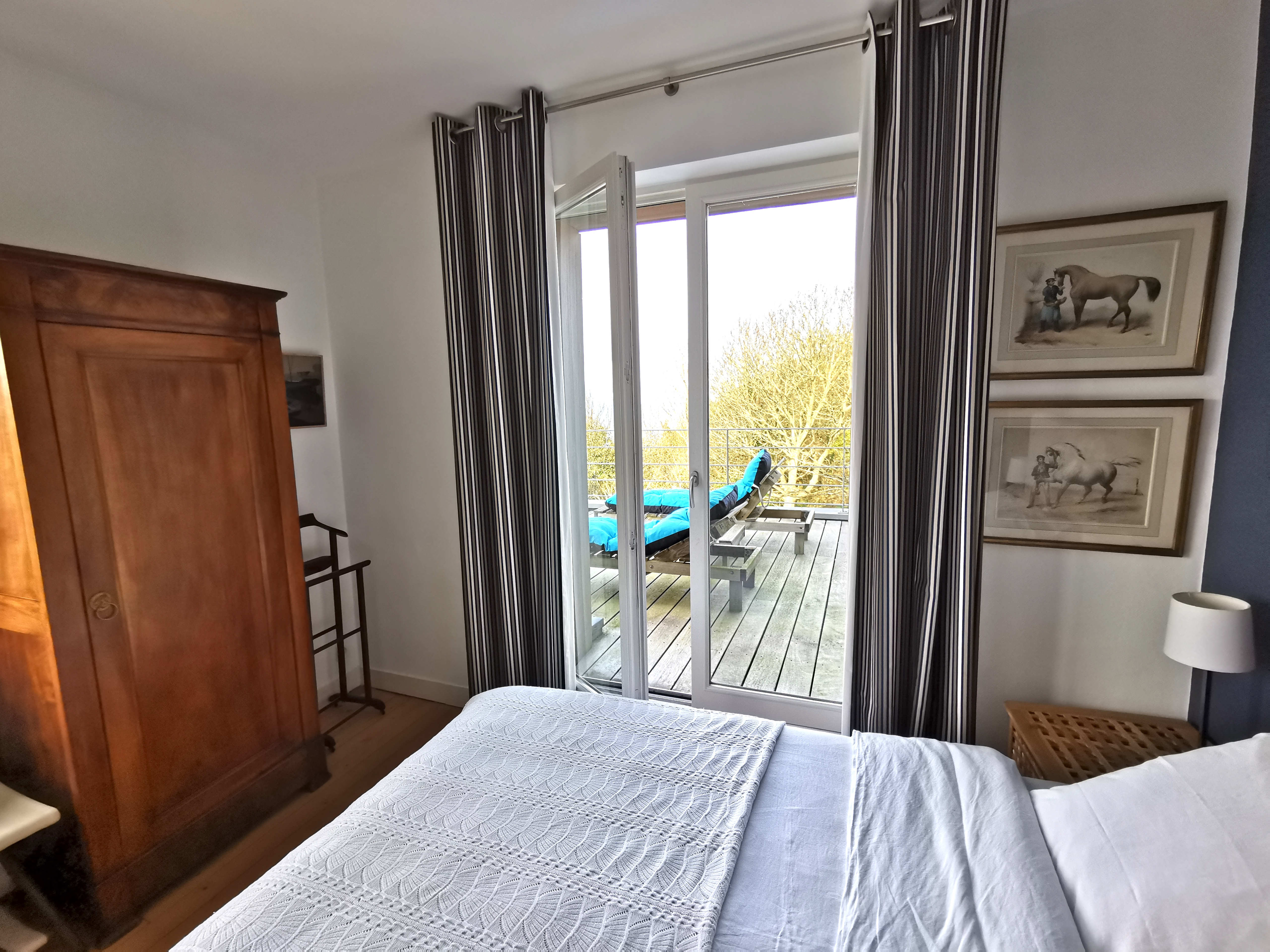 chambre entrée terrasse